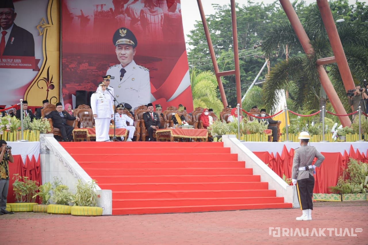 Bertindak Inspektur Upacara HUT ke 77 Kasmarni Jadikan Perjuangan untuk Pembangunan Indonesia