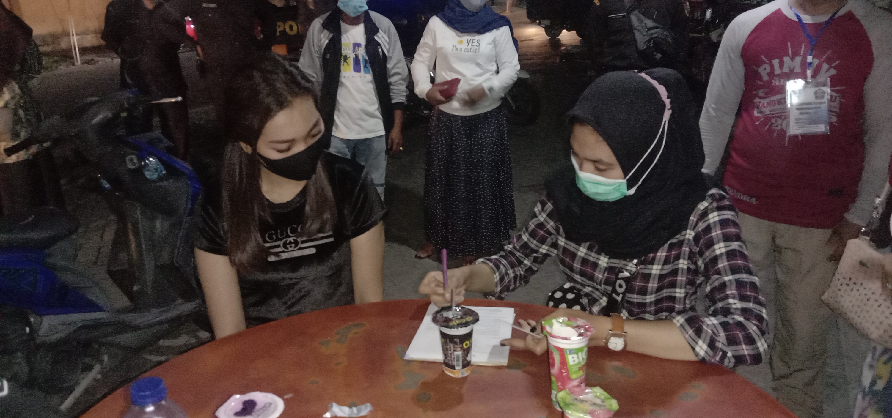 Kena Razia PSBM di Pekanbaru, SPG Rokok: Jangan Cabut Rumput Biaya Kutek Mahal