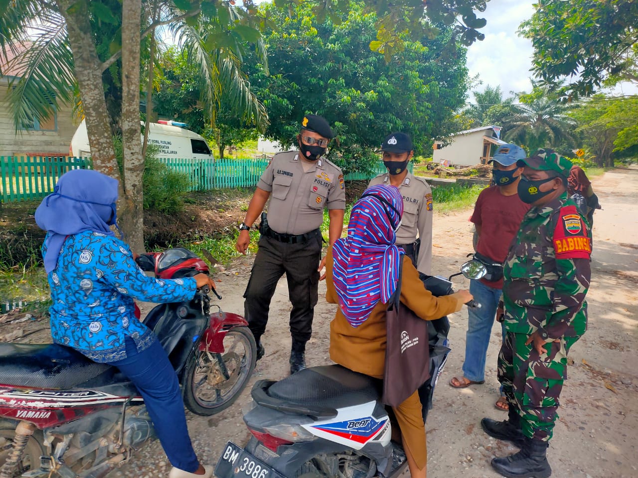 Didampingi TNI, Polsek Teluk Meranti Lakukan Operasi Yustisi Disiplin Prokes