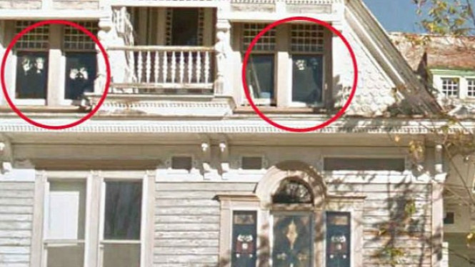 Penampakan Hantu di Rumah Kosong oleh Google Street View