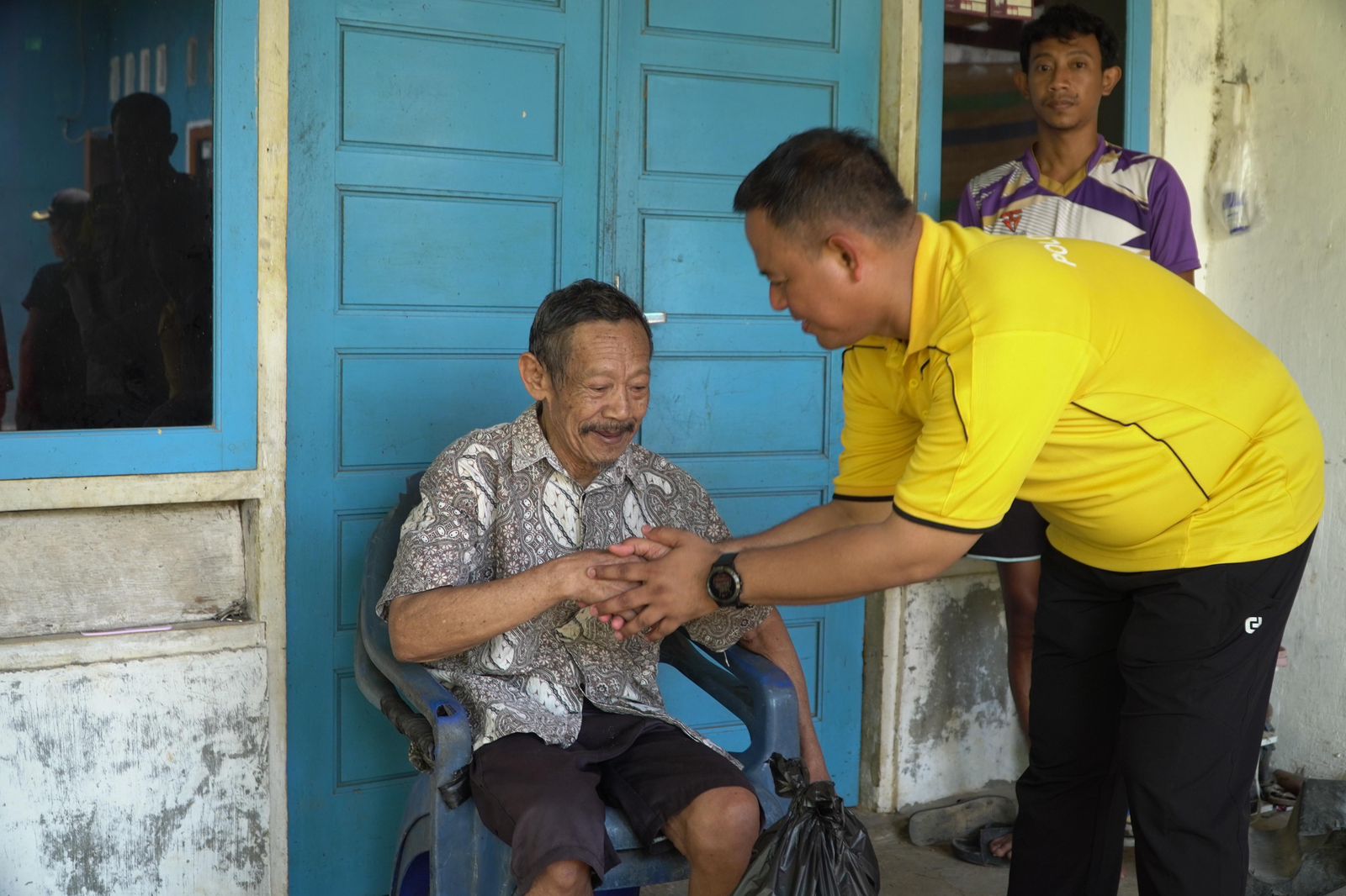 Kapolres Rokan Hulu Gelar Cooling System dan Bantuan Sosial dalam Rangka HUT Humas Polri ke-73 di Desa Pasir Baru