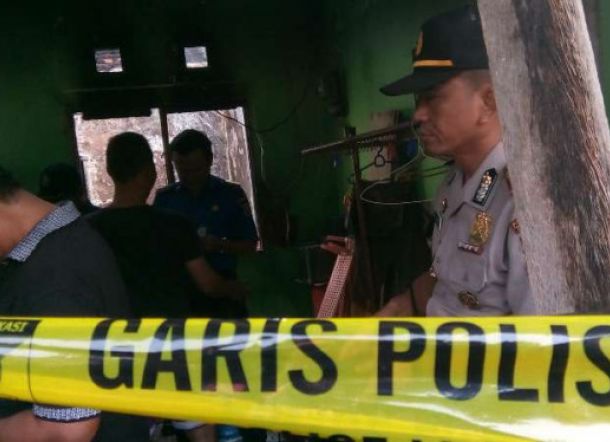 Mengerikan ! Satu Keluarga Tewas Berpelukan Saat Rumah Terbakar