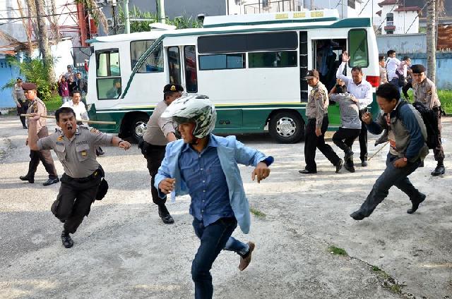 Kapolri akan Tindak Anggotanya yang Kejar Mahasiswa di Pekanbaru Hingga Mushala