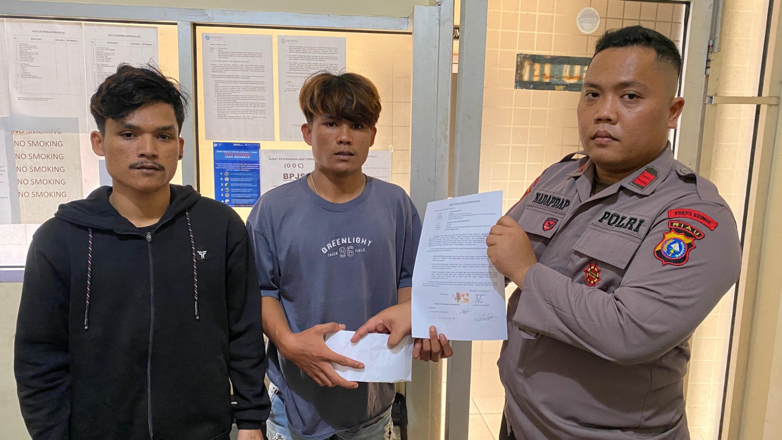 Mobil Brimob Polda Riau Tabrak Motor di Pekanbaru, Pengendara Luka Ringan