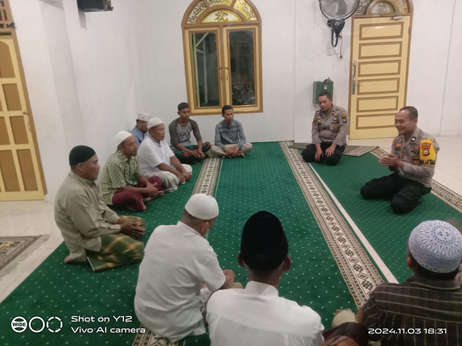 Polsek Tandun Gelar Sholat Magrib Berjamaah dan Cooling System untuk Pilkada Damai 2024