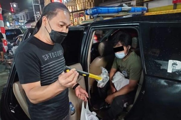 Suami Hantam Selingkuhan Istri dengan Palu