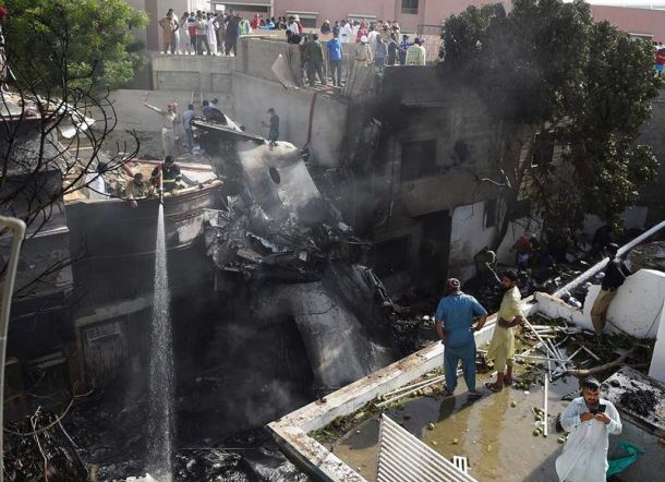 Percakapan Terakhir Pilot Pakistan Airlines yang Jatuh 2 Menit Sebelum Mendarat