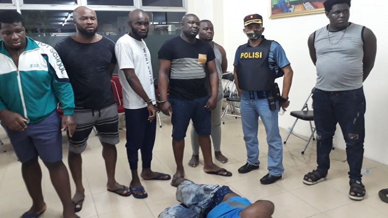 Lima Anggota Polda Metro Babak Belur Dikeroyok Orang-orang Nigeria