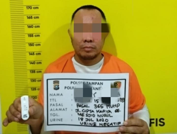 Dihakimi Warga Saat Gagal Kabur Usai Jambret HP Mahasiswi