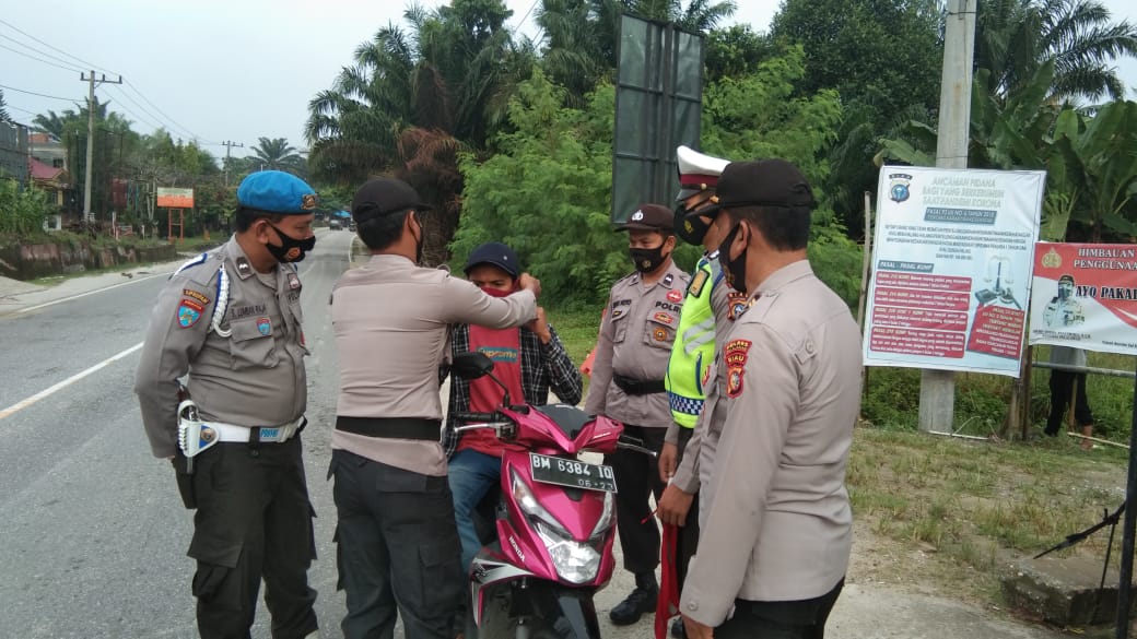 Kapolsek Bandar Sei Kijang Kembali Pimpin Kegiatan Operasi Yustisi di Pos Pantau