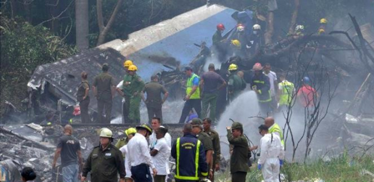 Pesawat Jatuh di Dekat Bandara, 100 Penumpang Meninggal