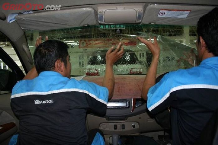 Ini Rekomendasi Tingkat Kegelapan Kaca Film Pada Kaca Depan Mobil