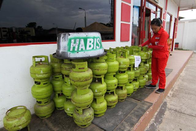Hitungan Menit, Gas Elpiji 3 Kg Di Kelurahan Ludes
