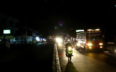 Kata DKP Tiap Malam 24 Lampu PJU Diperbaiki, Kok Jalan Raya Masih Gelap ?