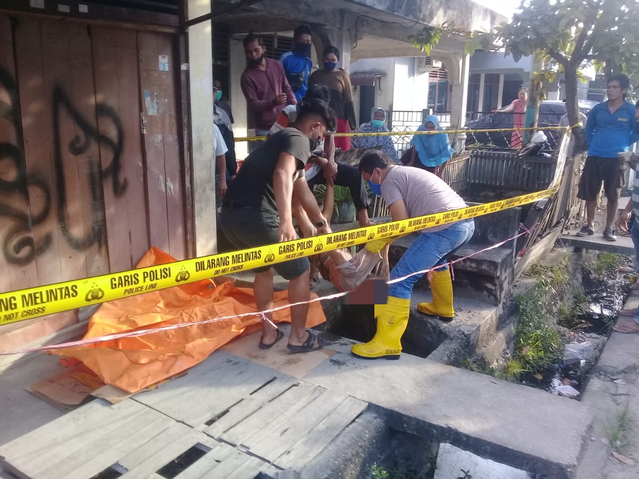 Penemuan Mayat Lelaki dalam Parit di Rumbai Bikin Geger Warga