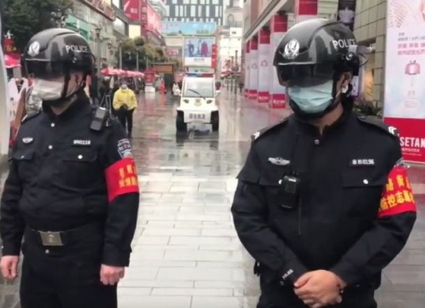 Hebat! Polisi China Kini Dilengkapi Helm RoboCop, Bisa Deteksi Virus Corona