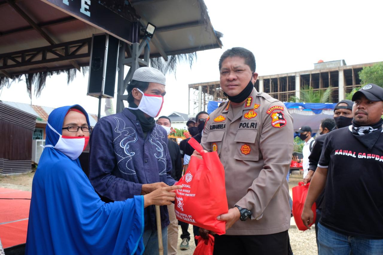 Alumni Akpol 1991 Bagikan 1000 Paket Sembako di Pekanbaru