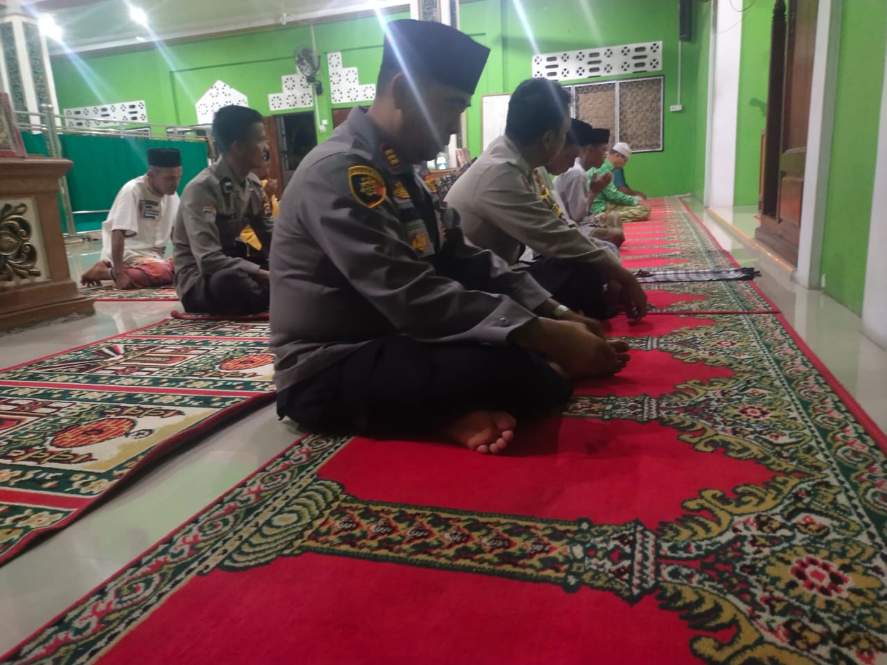Usai Salat Subuh Berjamaah, Polsek Pangean Sosialisasikan Cooling System Pemilu 2024