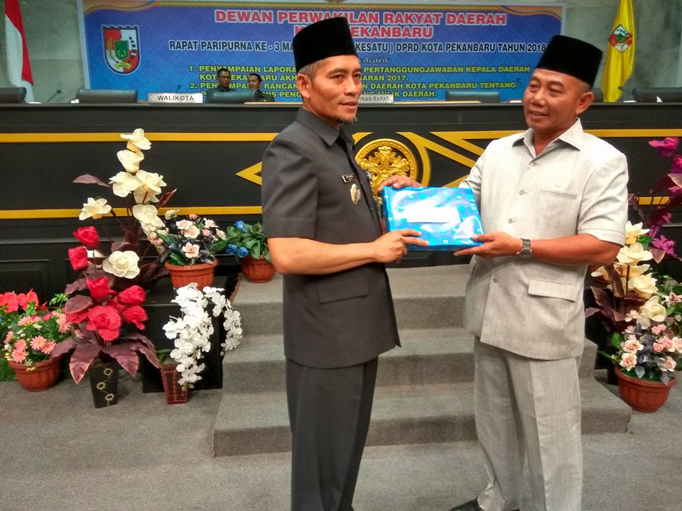 Plt Walikota Pekanbaru Sampaikan Ranperda Pengelolaan Barang Milik Daerah ke DPRD Pekanbaru