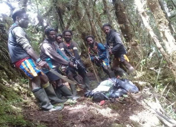 OPM Pamer Barang Milik Anggota Brimob di Hutan, Eh Ternyata..