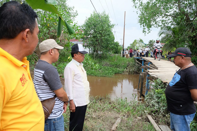 Kunjungan ke Desa Sungai Luar, Wardan Lihat Kondisi Terkini Jembatan yang Pernah Ambruk