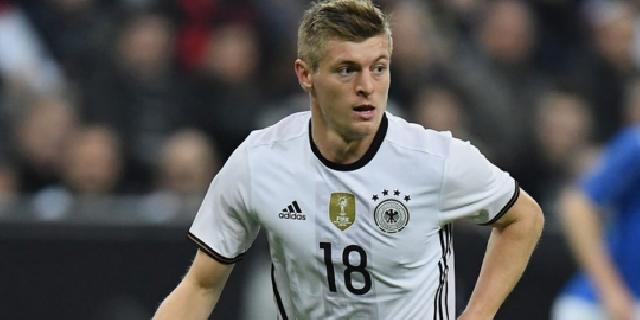 Madrid relakan Kroos untuk Pogba