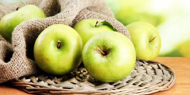 Kunyah-kunyah sebuah apel dan dapatkan 10 manfaat ajaib ini