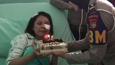 Densus Wanita Korban Napi Teroris Ulang Tahun di Rumah Sakit