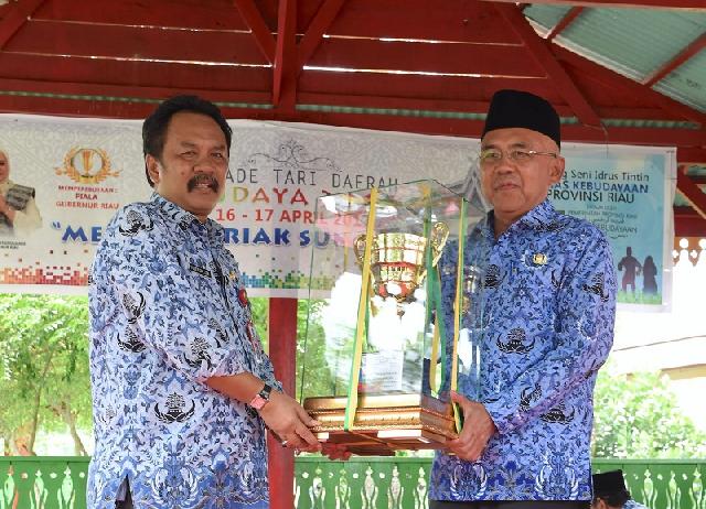 Gubernur Riau Janji Gaji Guru Honor Cair Akhir Bulan Ini