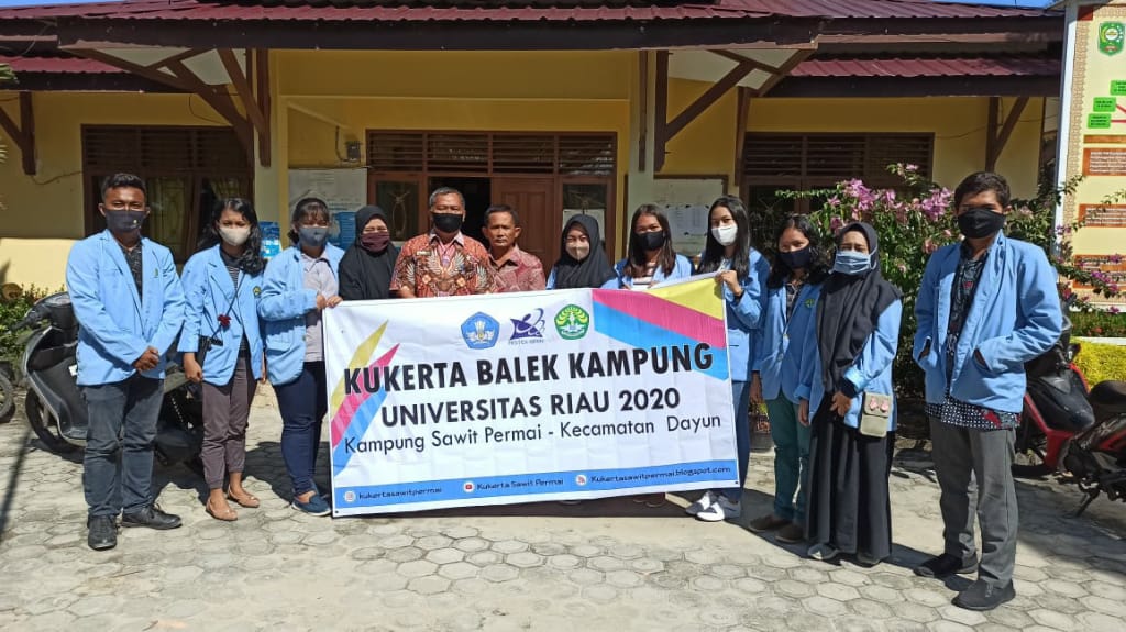 Mahasiswa Kukerta Universitas Riau Mengajak Masyarakat Kampung Sawit Permai Melakukan Pembudidayaan Ikan didalam Ember dengan Aquaponik Untuk Memenuhi Kebutuhan Pangan Dimasa Pandemi Covid-19