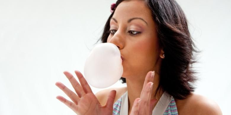 Ingin Langsing? Cobalah Kunyah Permen Karet Sambil Jalan Kaki