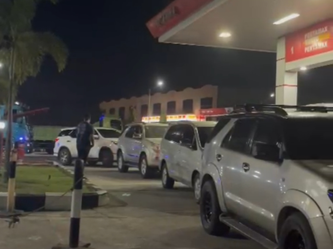 Antrean Panjang Mengisi Biosolar, Warga Keluhkan Maraknya Pelangsir BBM