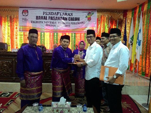 Nazar-Devi Warman Menjadi Pasangan Terakhir yang Mendaftar di KPU Hari ini