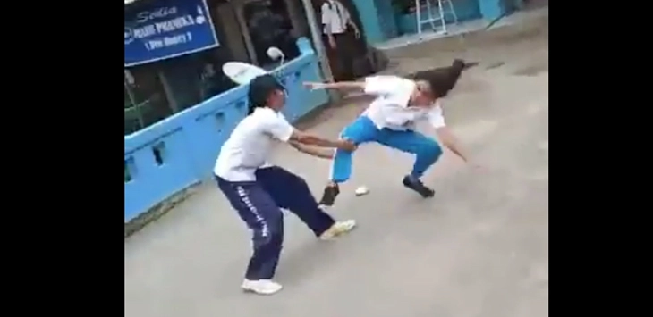 Viral Video Siswi Tawuran di Bogor, Pelajar Kok Kayak Barbar
