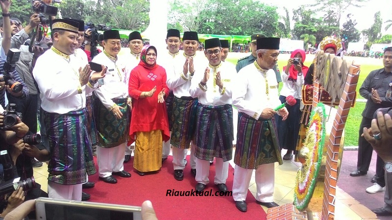 Gubernur Riau, Buka Festival Pacu Jalur Tradisional Kuansing, Tahun 2017
