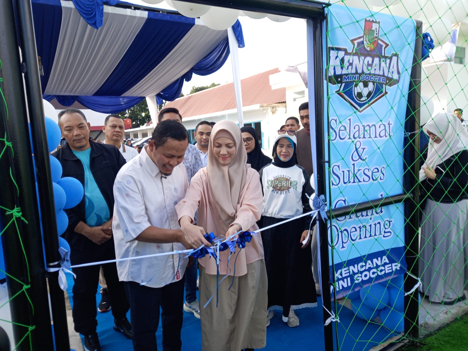 Fasilitas Olahraga Gratis! Wako Agung Resmikan Lapangan Kencana Minisoccer di Sukajadi