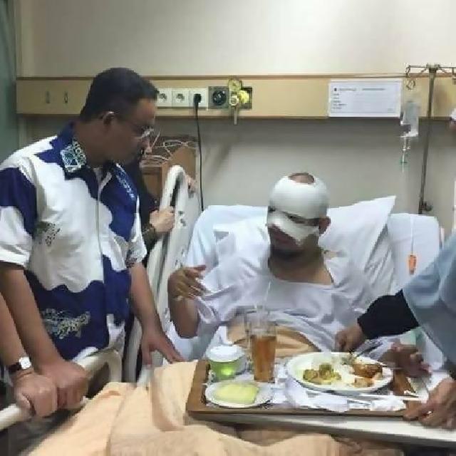 Cawagub DKI jenguk Sang Adik Novel Baswedan