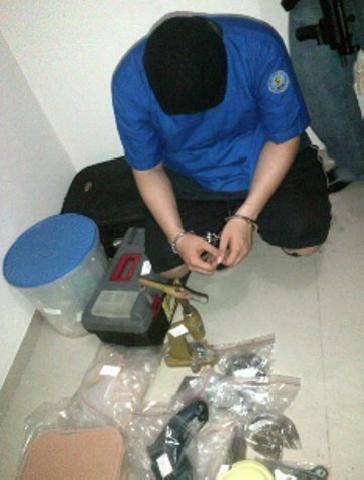 Gerebek Bandar Narkoba, Polisi Temukan Senjata Api Rakitan