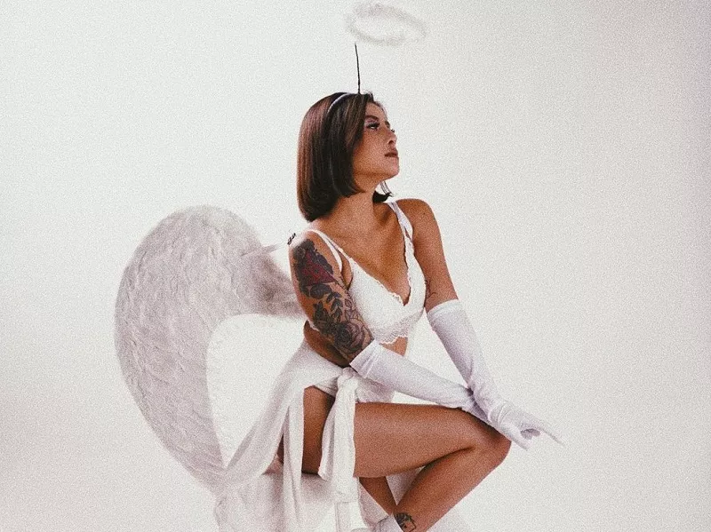 Awkarin Menjelma Jadi Sexy Angel Bikin Susah Kedip