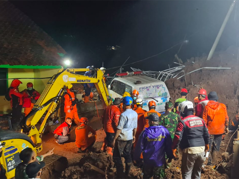 Ngeri, Pembagi Bansos di Bencana Sumedang Malah Ditusuk hingga Tewas