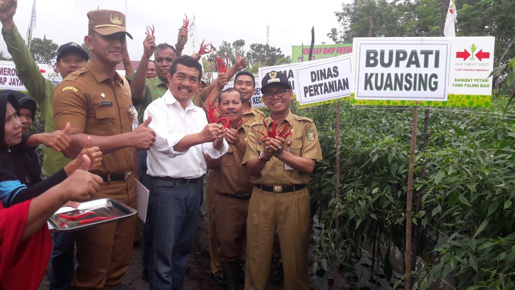 Bupati H. Mursini, Akan Penuhi Fasilitas Penunjang Kelompok Tani Beken Jaya 