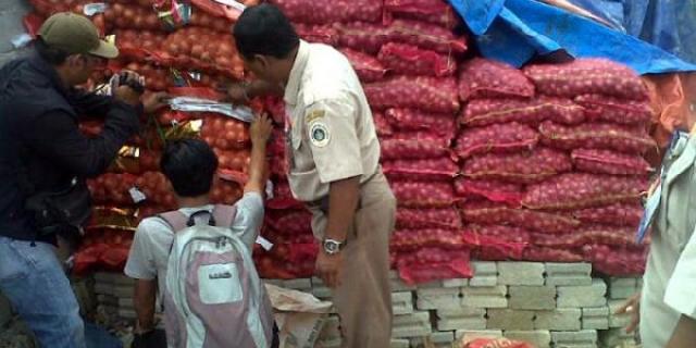 Satpol Air Polres Dumai Tangkap 2 Ton Bawang Ilegal