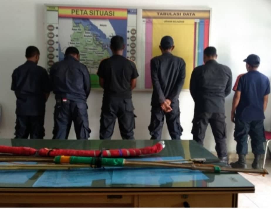 Tanpa KTP,  Pegang Senjata Tajam, Enam Pria Diamankan Korem 031/Wirabima