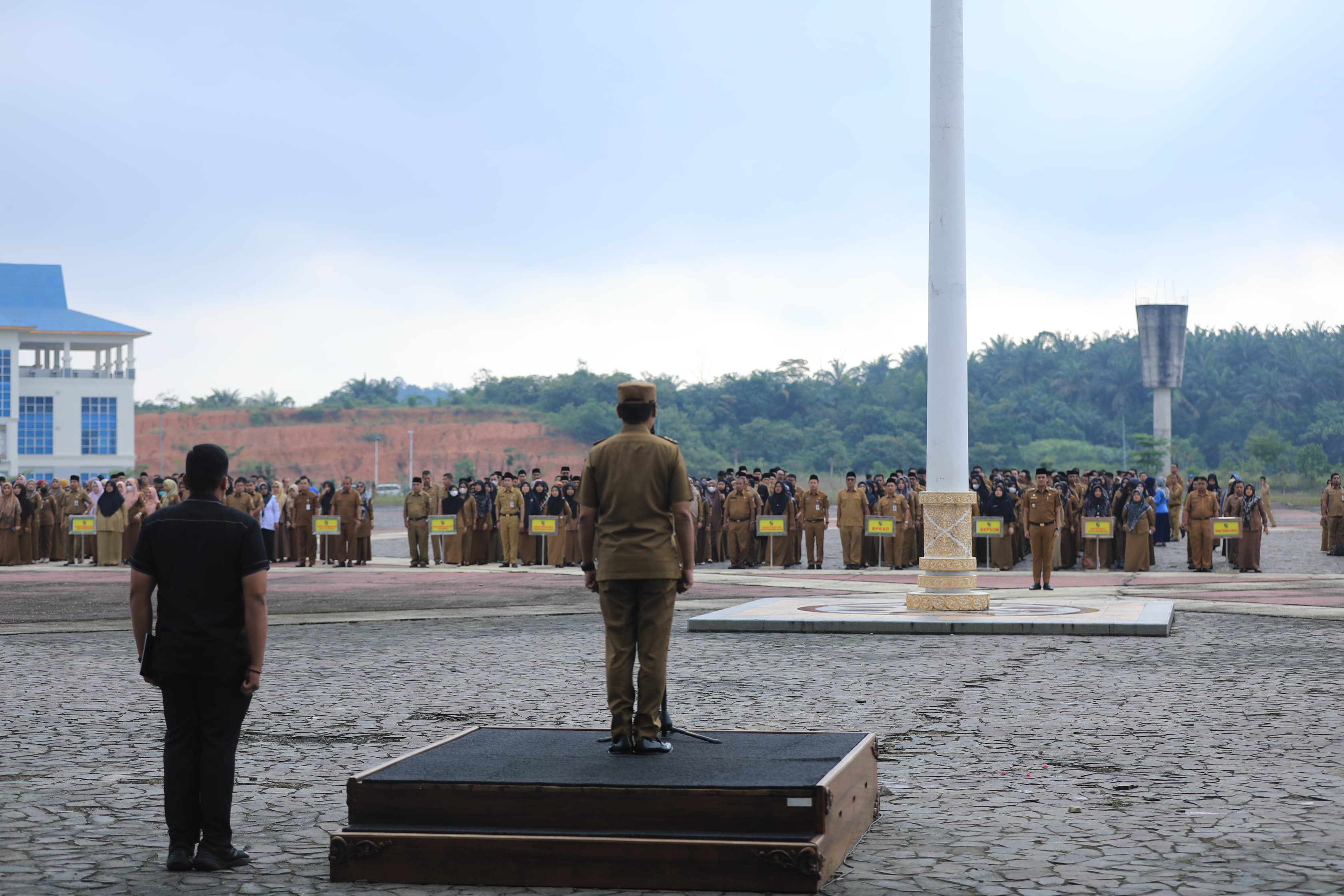 Pimpin Apel Pertama Masuk Kerja, Muflihun Ingatkan Sinergi Kepala OPD