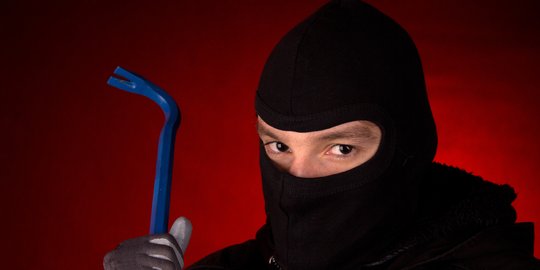 Maling di Rohul Gunting Celana Anak Pemilik Rumah dan Nyaris Memperkosa