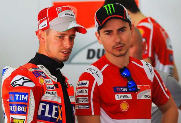 Stoner: Valentino Rossi Lebih Lemah dari Lorenzo di Ducati