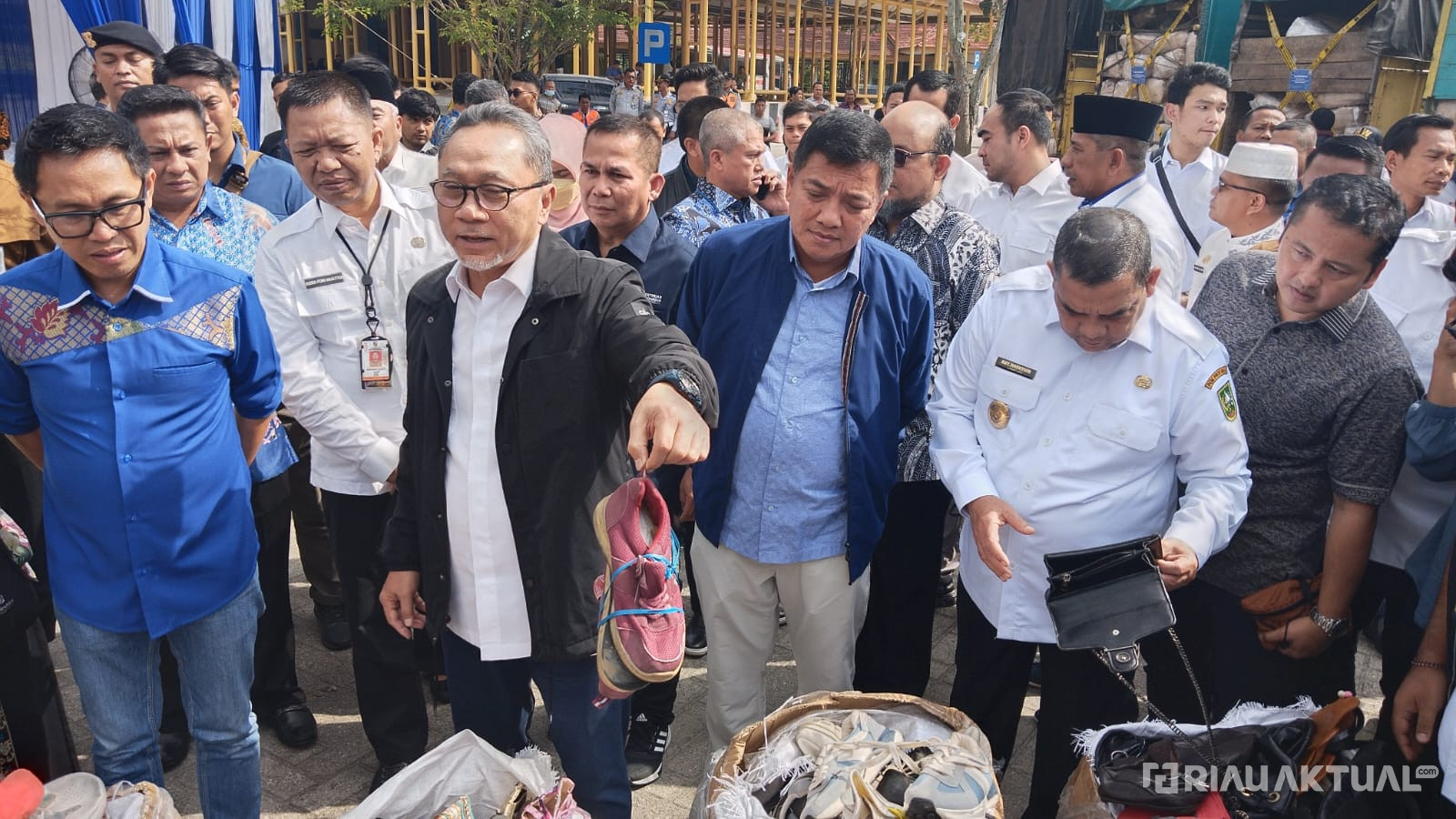 Nasib Pedagang Dunia Thrifting Terancam, Mendag Zulhas : Mereka Hanya Korban!