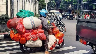 Ini Cara Bawa Barang di Motor Agar Tak Ditilang