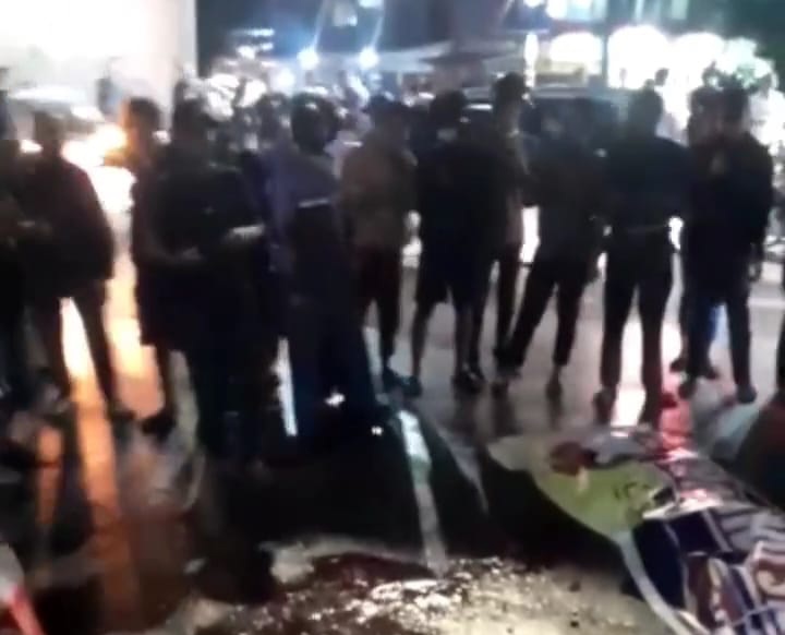 Dihantam Truk CPO, Pemotor Tewas di Bawah Flyover Arengka   