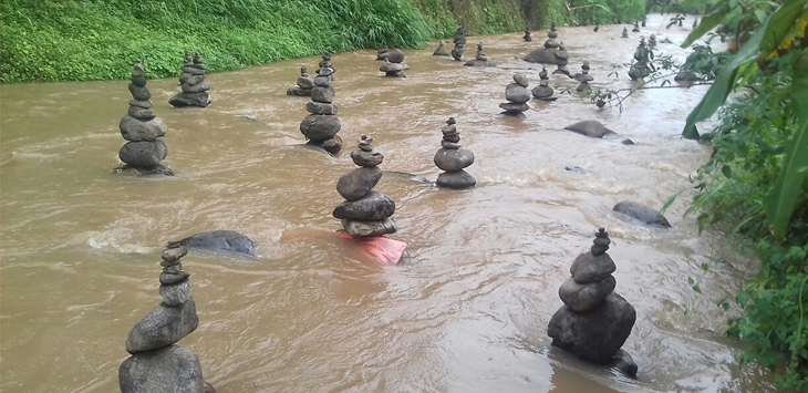 Heboh, Batu Tersusun di Sungai Menyerupai Candi, Ada Aroma Mistis